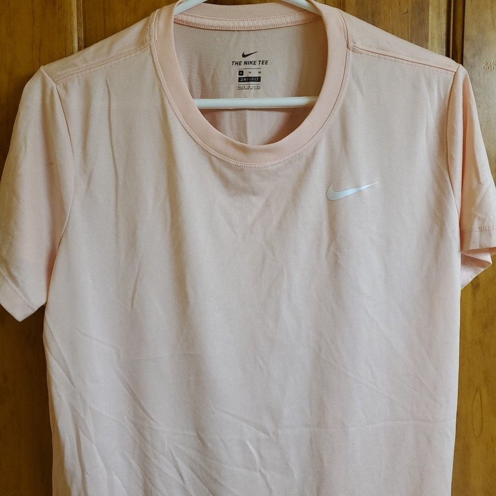 Nike Dri Fit Athletic Womans T-Shirt Sz XL Peach